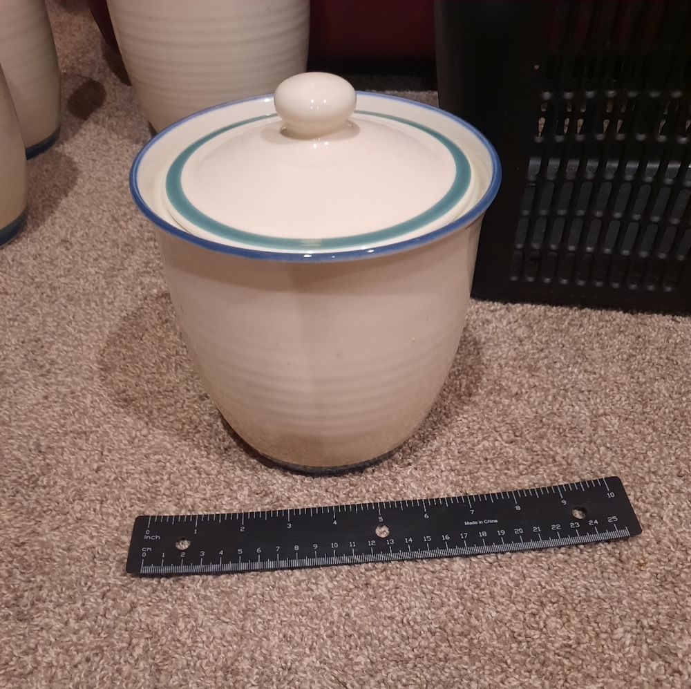 Pfaltzgraff Northwinds Small Canister and lid